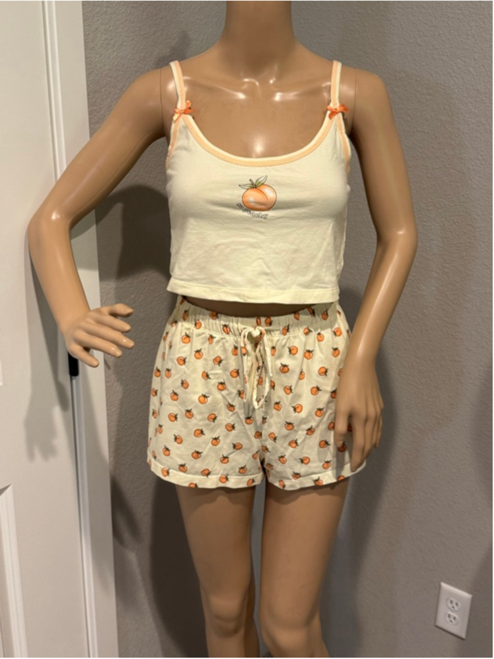 Women's FOREVER 21 Pajamas M Cream Peach Print